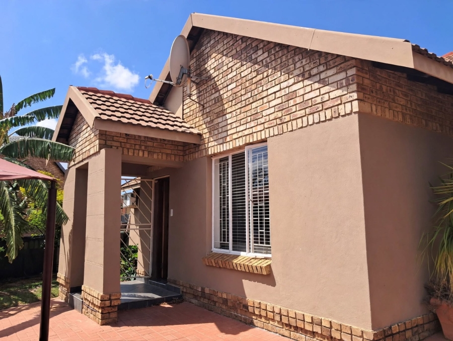 4 Bedroom Property for Sale in Waterval East North West